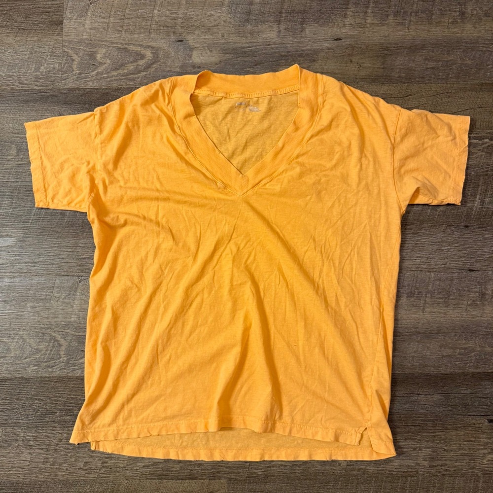 Aerie Women's V-Neck Tee size Medium